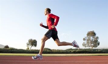 Juokseminen on erinomainen harjoitus miehen tehon parantamiseksi. 